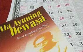 Salah satu elemen penting dalam pelaksanaan pawiwahan adalah pemilihan hari baik dan dewasa ayu. Masyarakat Bali sangat memperhatikan aspek ini karena hari baik diyakini memiliki energi positif yang dapat mendukung kelancaran dan keharmonisan dalam kehidupan pernikahan.